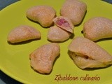 Speka rausi ovvero panzerotti al forno con cipolla e pancetta