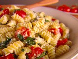 Fusilli con pomodorini ed erbe